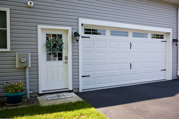 24/7 Emergency Garage Door Panel Replacement experts in Leland Grove, IL